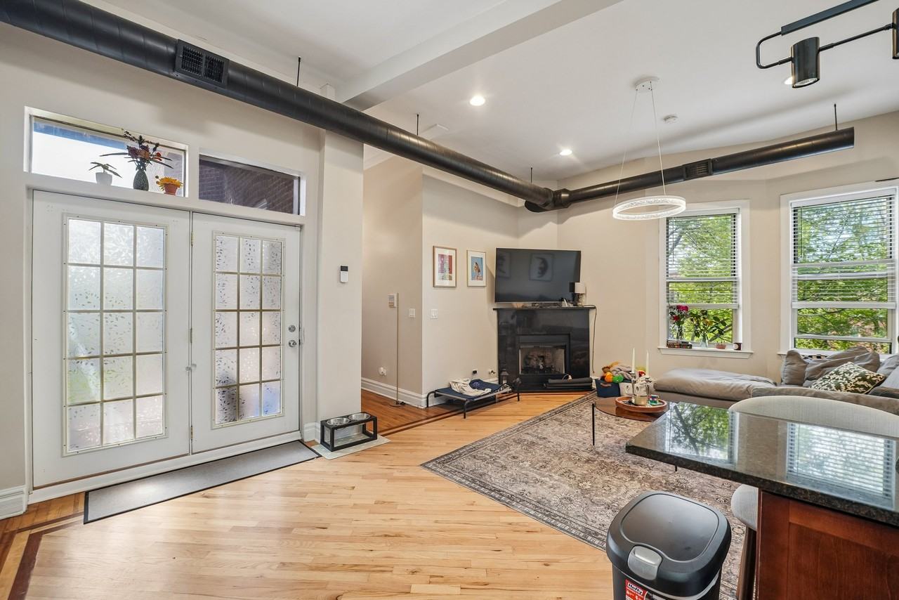 5014 S King Dr #2W - Photo 5 of 10