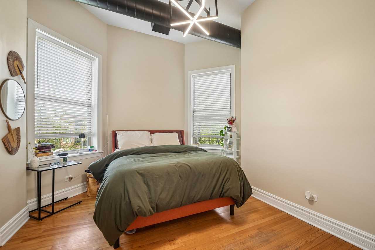 5014 S King Dr #2W - Photo 6 of 10