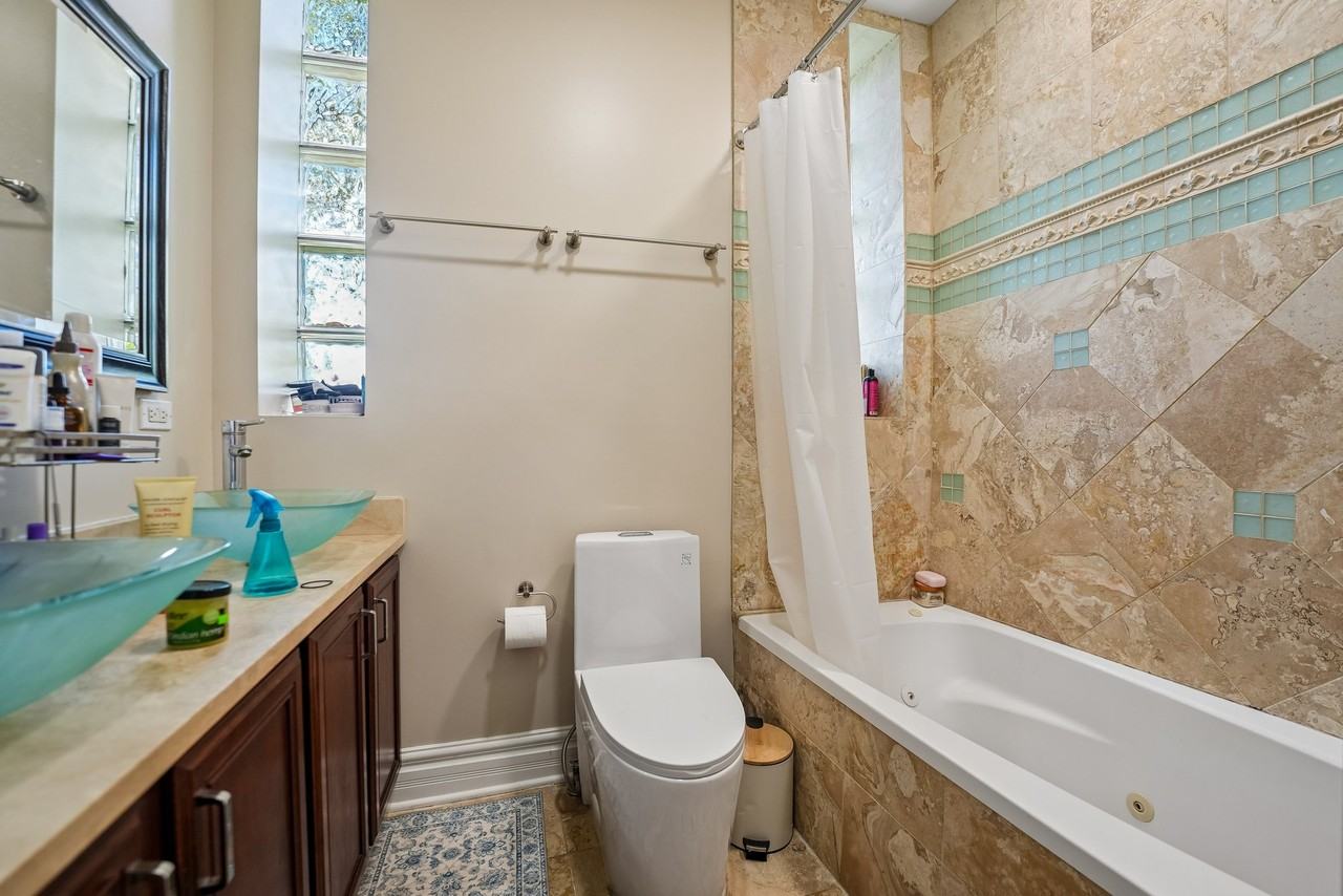 5014 S King Dr #2W - Photo 7 of 10