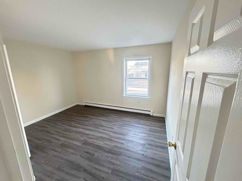 28 Couch St #B - Photo 4 of 10