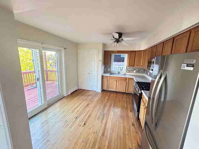 28 Couch St #B - Photo 7 of 10