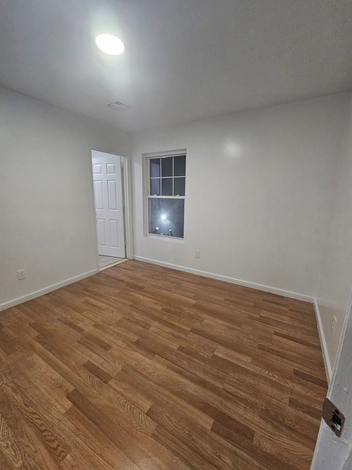 552 E 24th St #2 - Photo 5 of 15