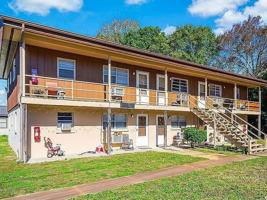 featured image of 818 Bay St #3
