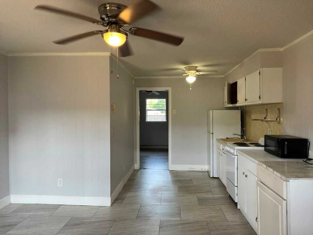818 Bay St #3 - Photo 2 of 10