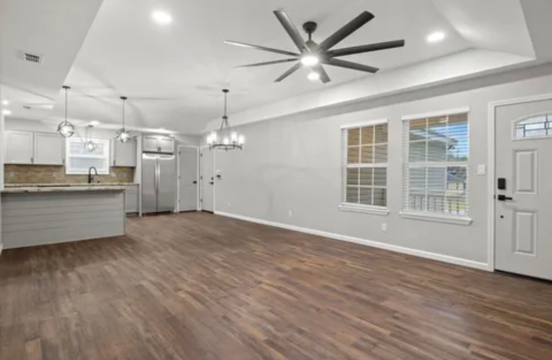 803 Brewer St - Photo 4 of 16