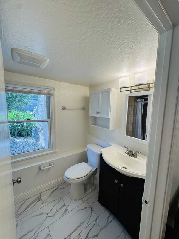754 Slater St #C - Photo 5 of 13