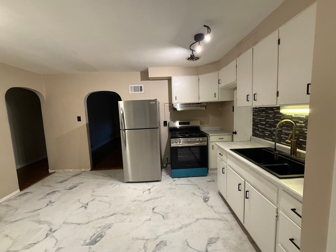502 Peale St - Photo 4 of 7