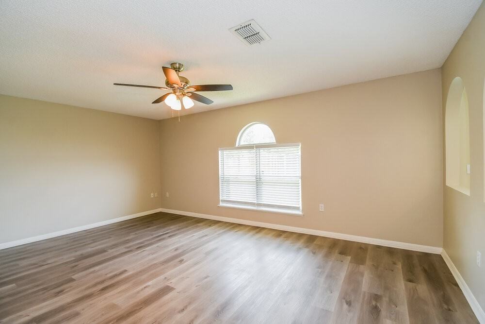 7115 High Bluff Rd - Photo 4 of 17