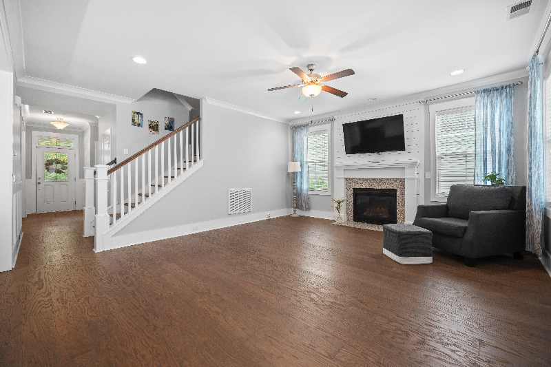414 Hamlet Cir - Photo 3 of 16