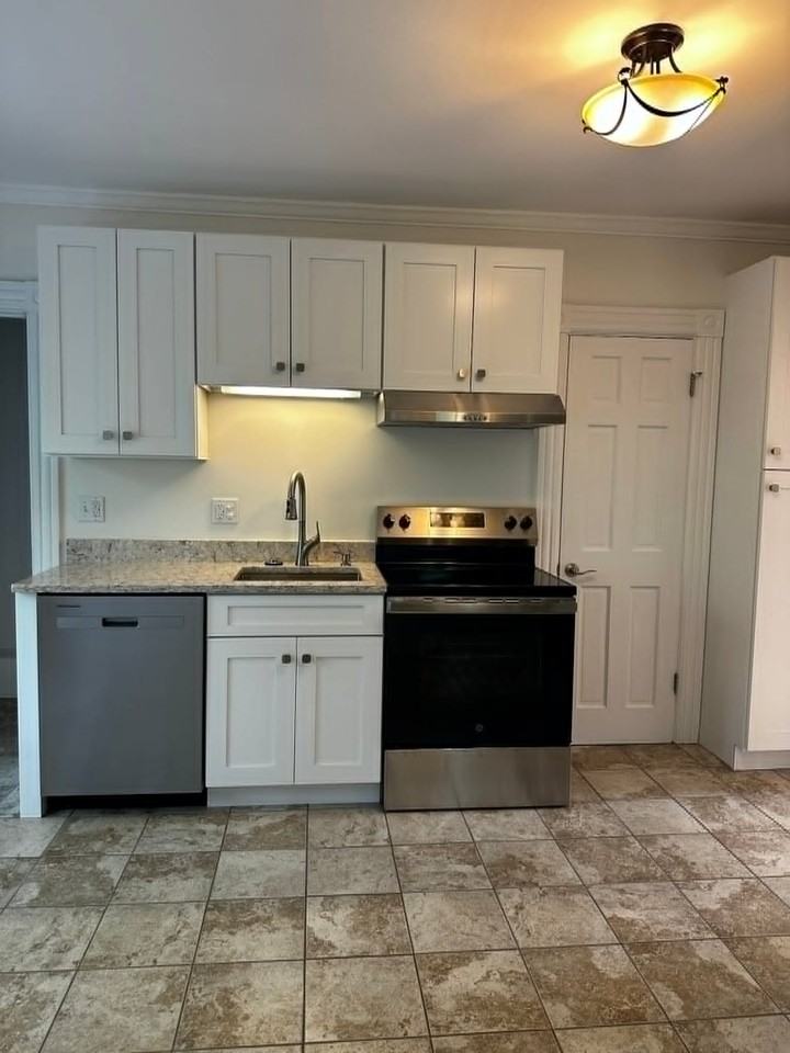 127 Bartlett St - Photo 3 of 14