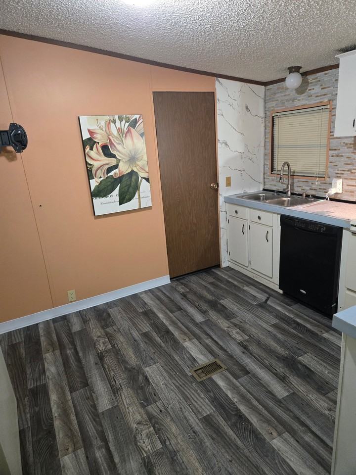 51 Foundry St - Photo 3 of 8