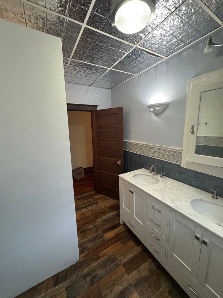 1121 N Front St #2 - Photo 7 of 14