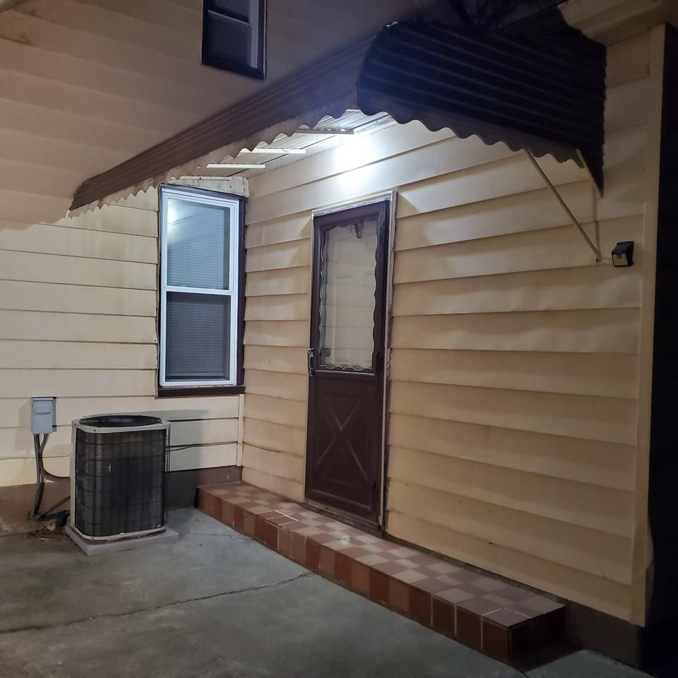 3185 W 32nd St - Photo 2 of 17