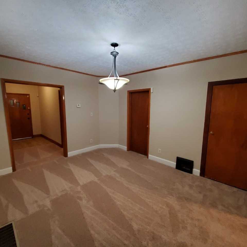 3185 W 32nd St - Photo 3 of 17