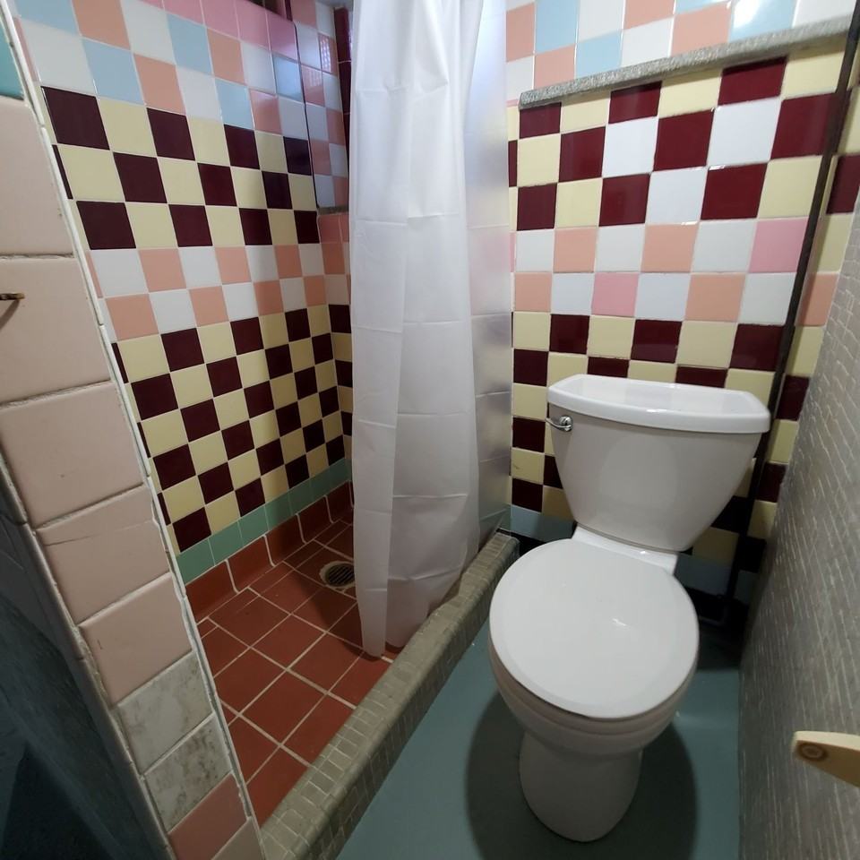 3185 W 32nd St - Photo 5 of 17