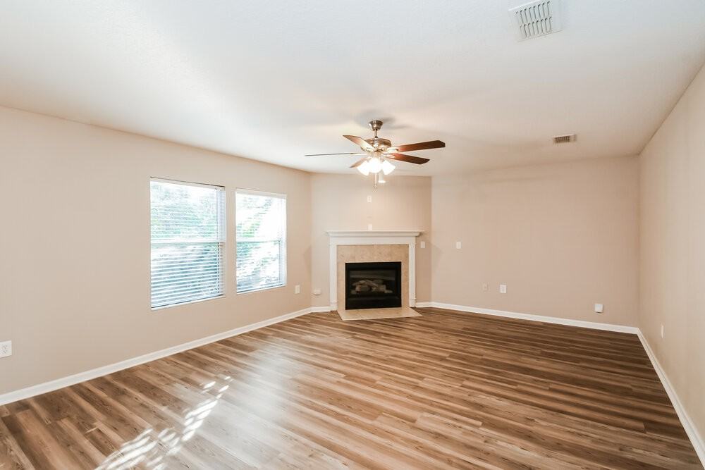 801 Crystal Spring Way - Photo 4 of 17