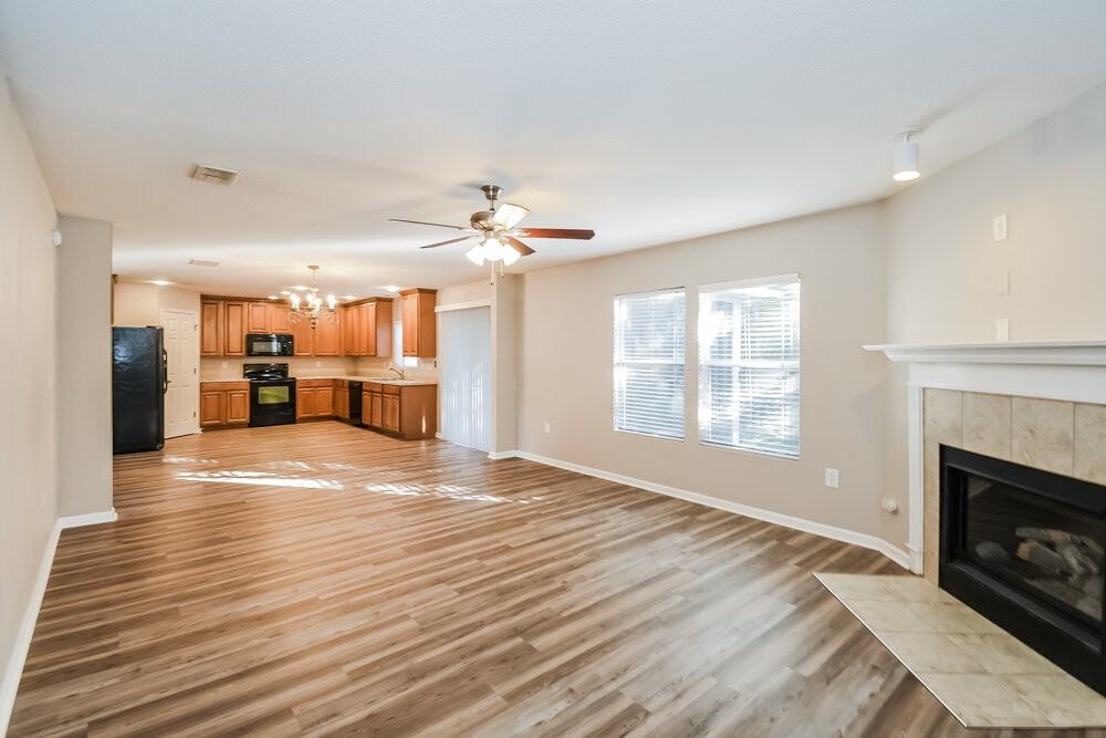 801 Crystal Spring Way - Photo 5 of 17