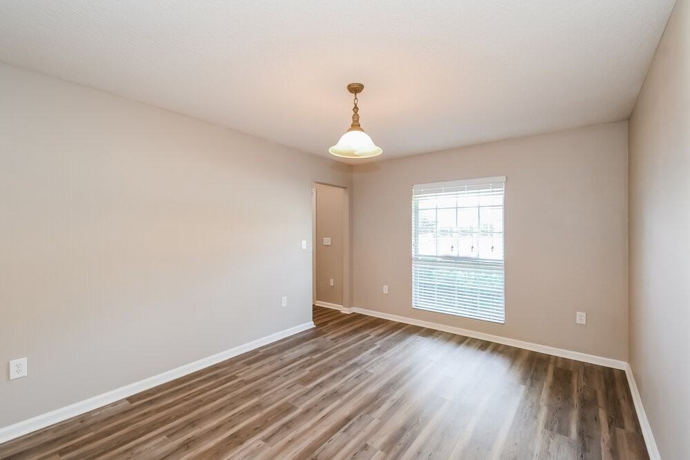 801 Crystal Spring Way - Photo 7 of 17