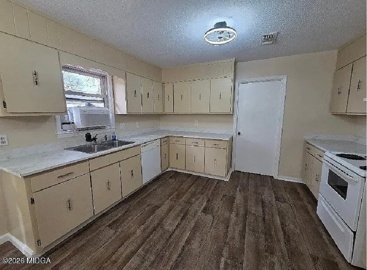 2412 Shea Dr - Photo 4 of 8