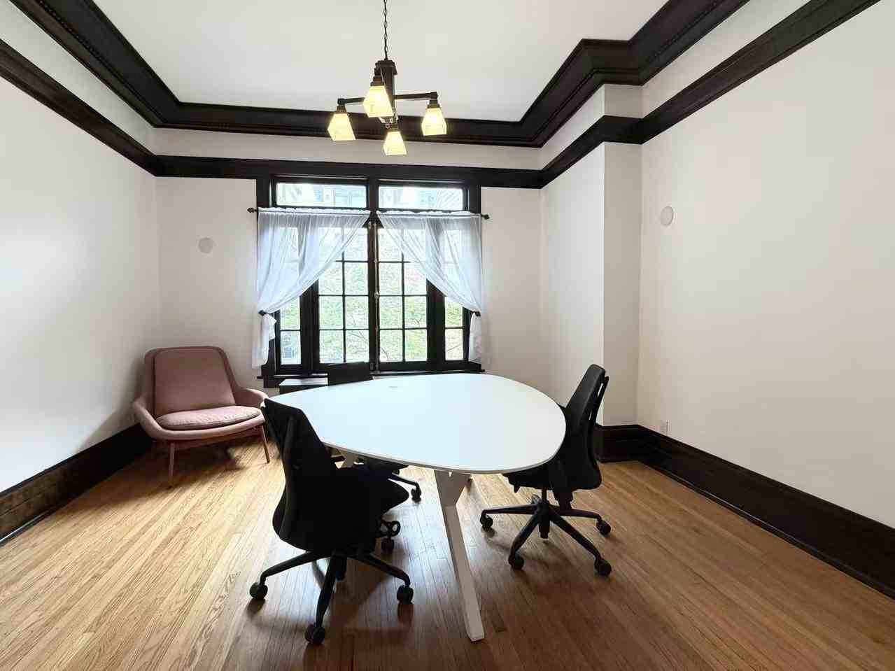 415 W Surf St #3 - Photo 6 of 36
