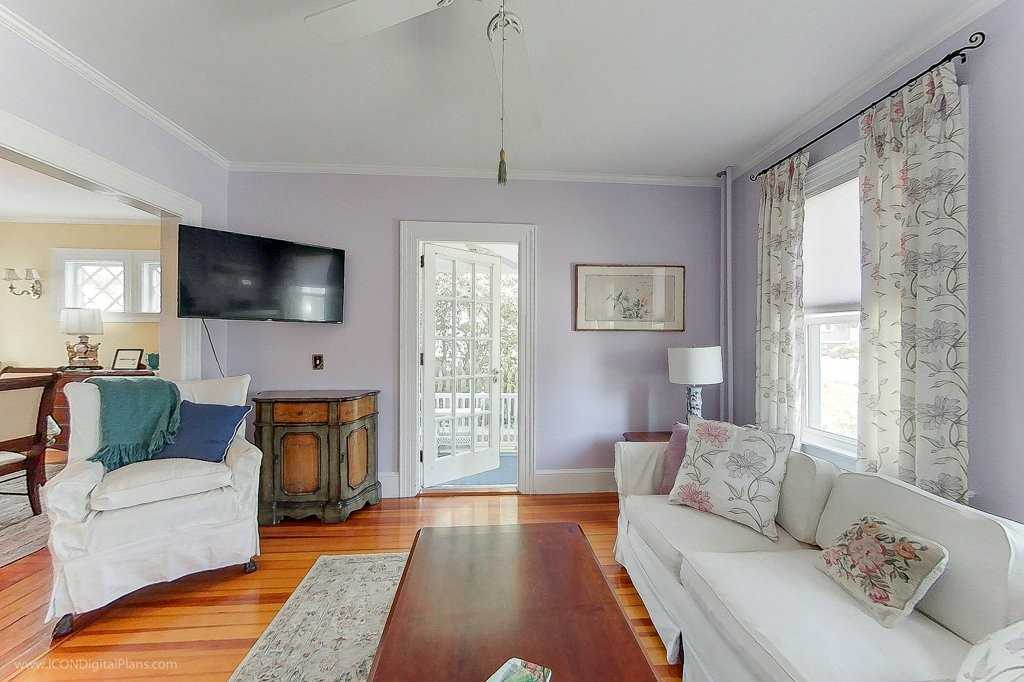 51 Powel Ave #R - Photo 4 of 35