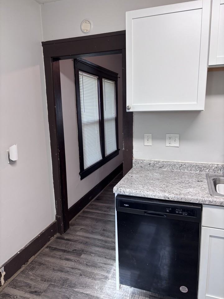 404 S Oak St #NA - Photo 7 of 17