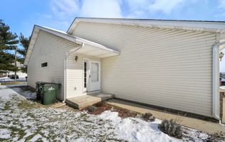 featured image of 810 W Gaston Dr