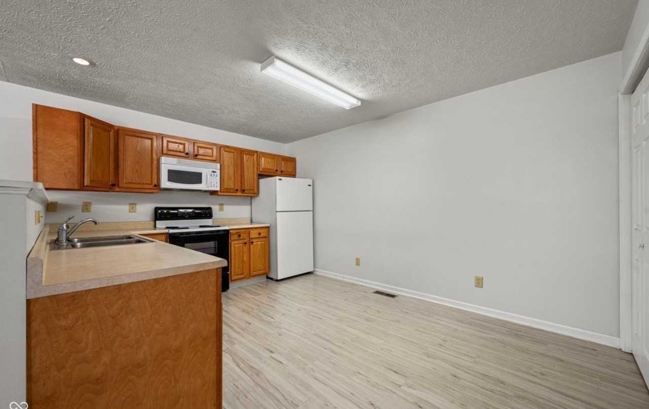 810 W Gaston Dr - Photo 4 of 14