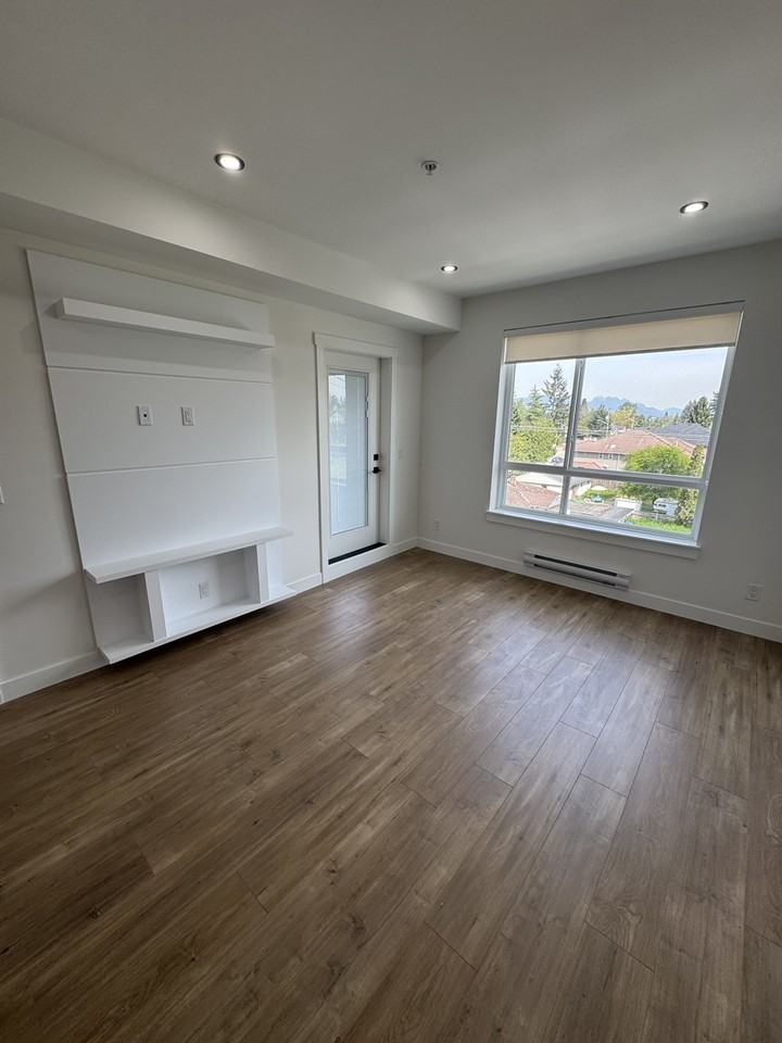 10786 140 St - Photo 7 of 15