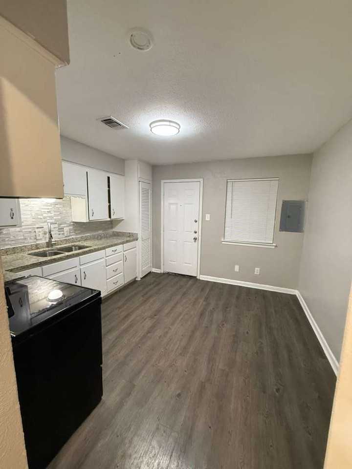 2522 Normont Cir #NA - Photo 2 of 10