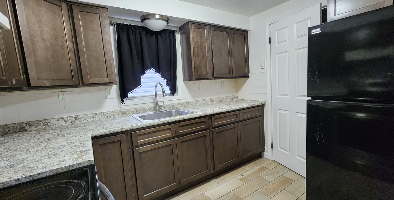 595 Orange St #1 - Photo 3 of 13