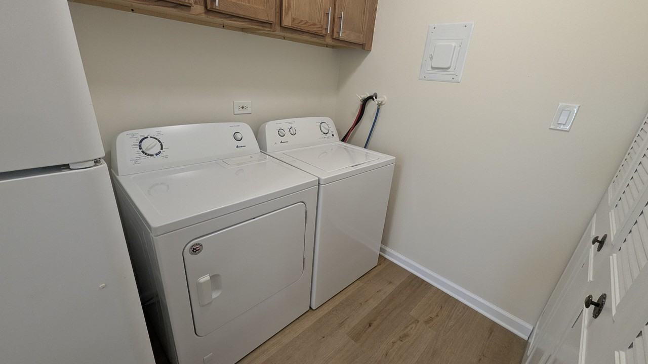 10S442 Echo Ln #3 - Photo 5 of 29