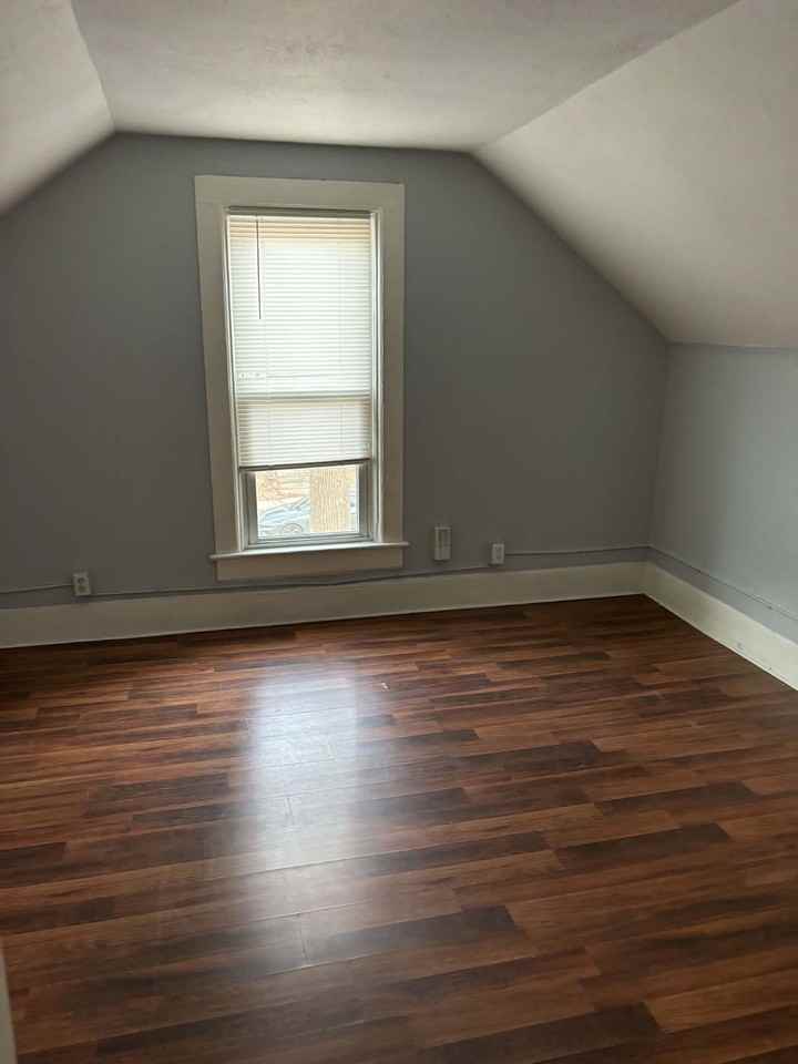1921 Catalpa Ave #NA - Photo 3 of 8
