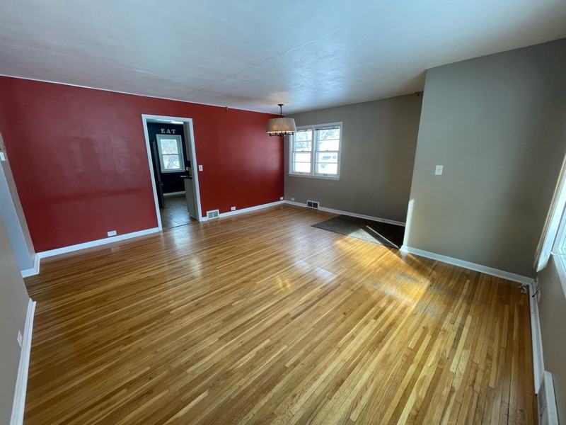 702 W Bancroft Ave - Photo 5 of 13