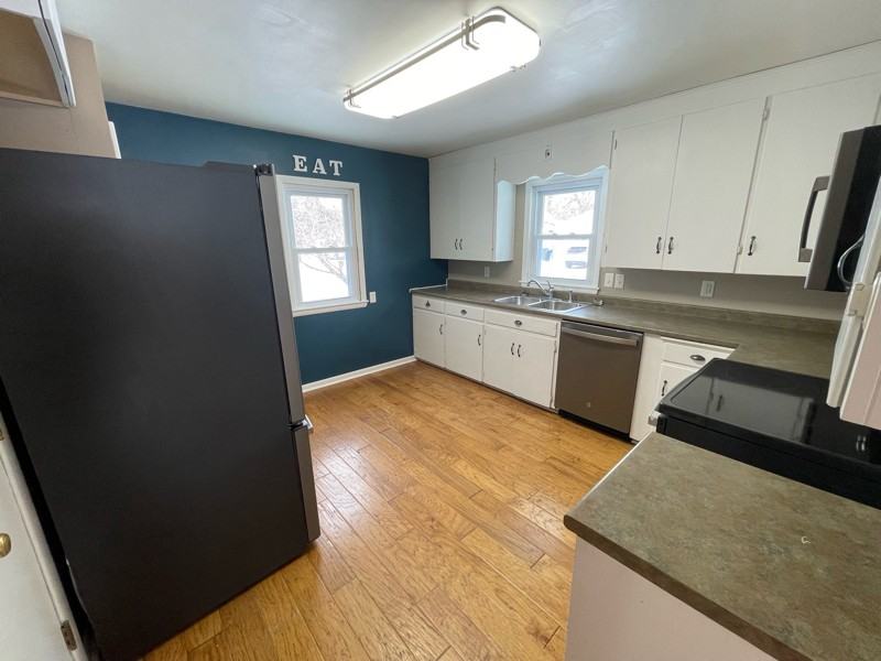 702 W Bancroft Ave - Photo 6 of 13