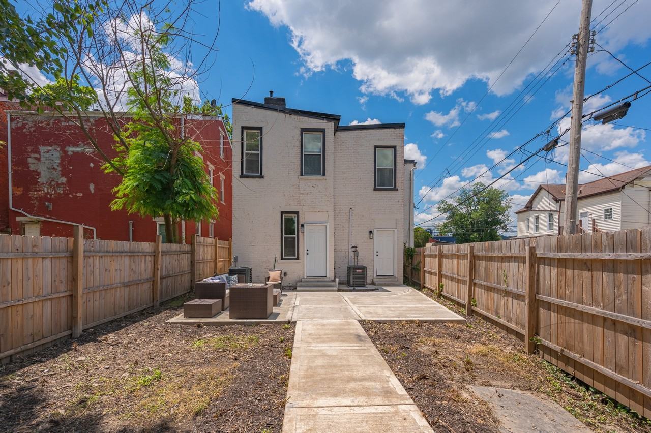 1402 1404 Scott St #1402 - Photo 3 of 20
