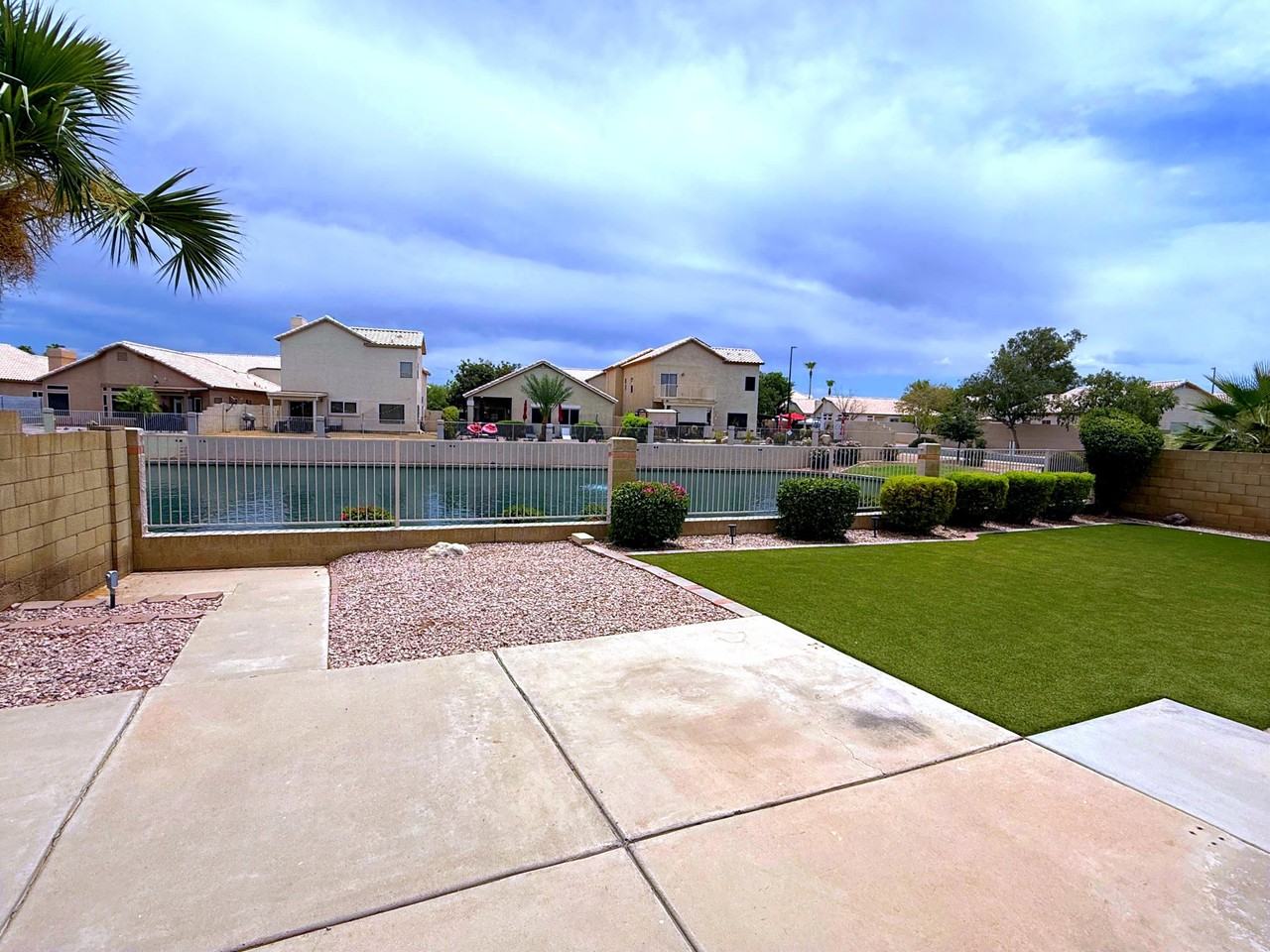 691 S Sahuaro Dr - Photo 2 of 20