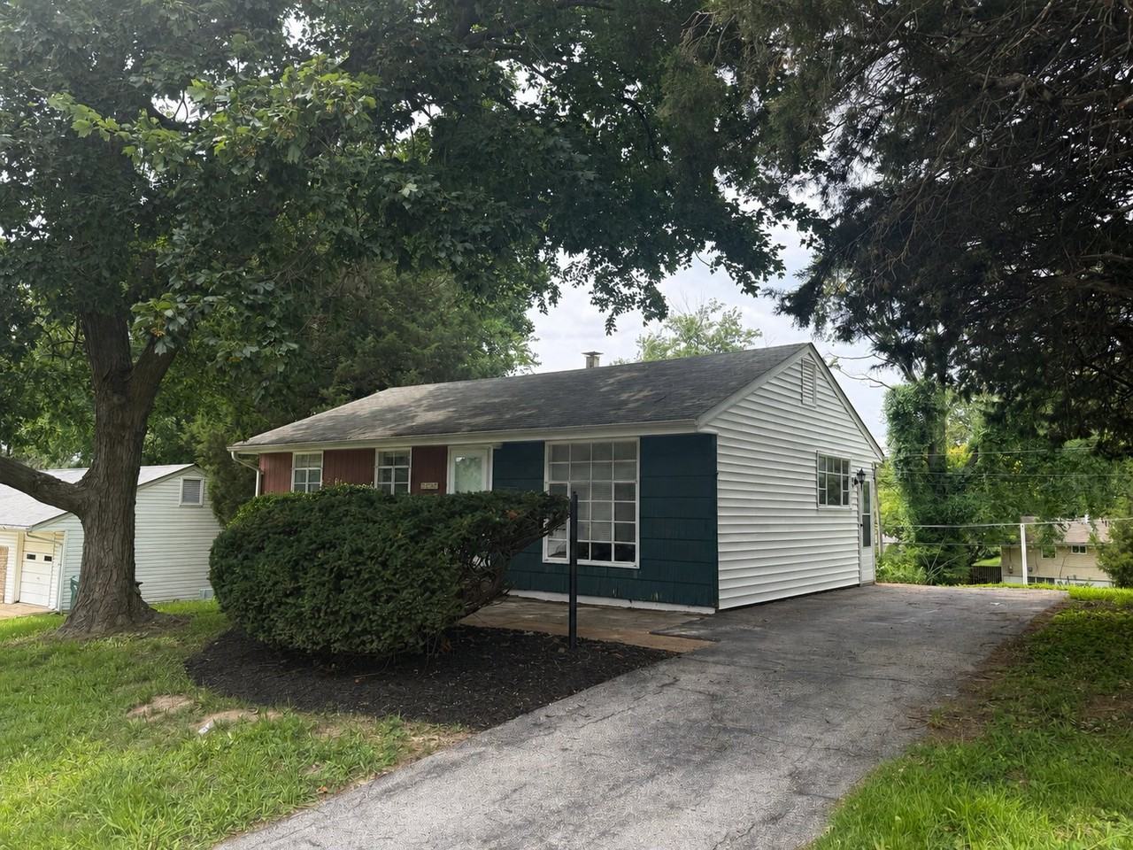 7727 Paddington Dr - Photo 2 of 19