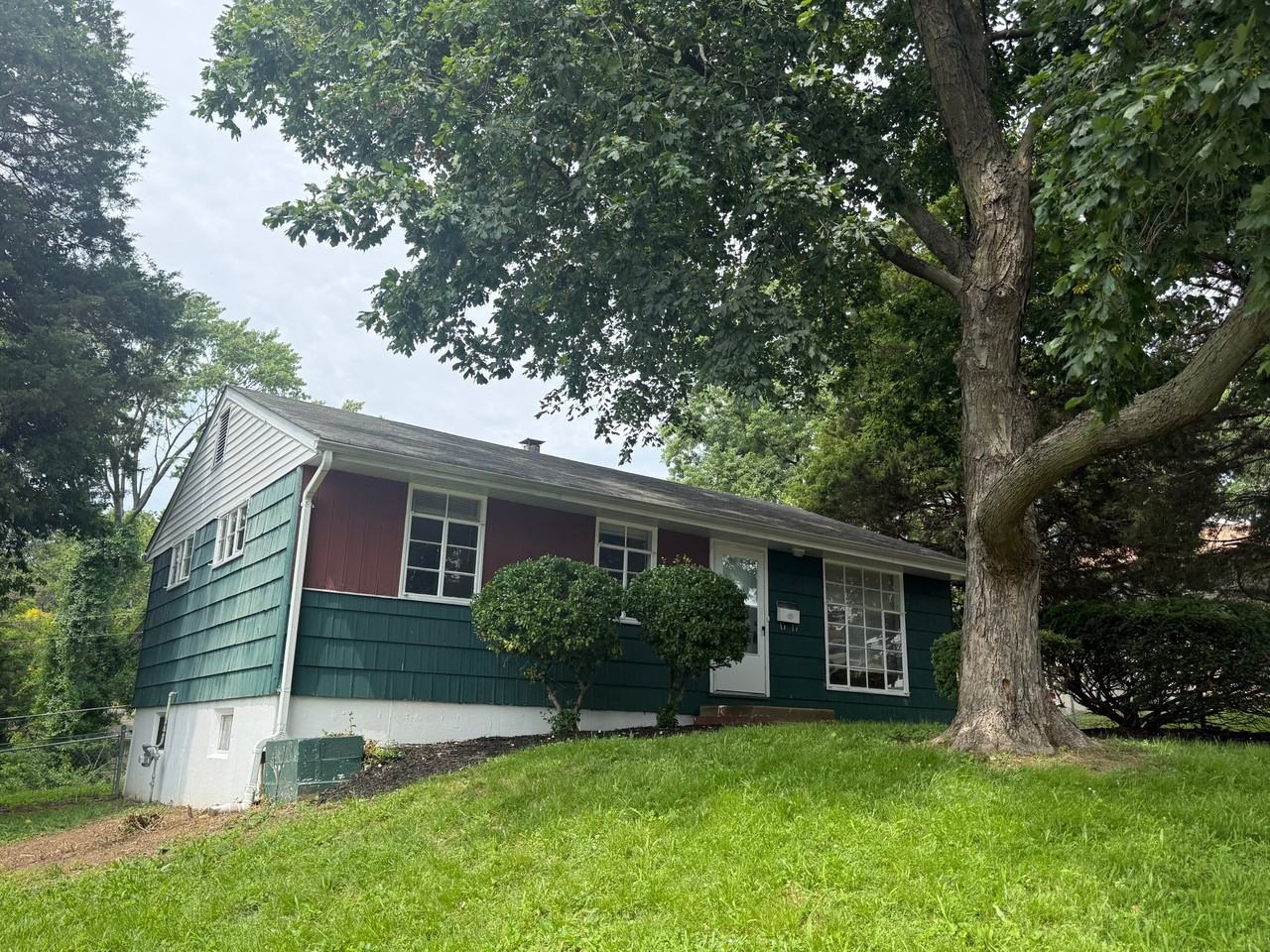 7727 Paddington Dr - Photo 3 of 19