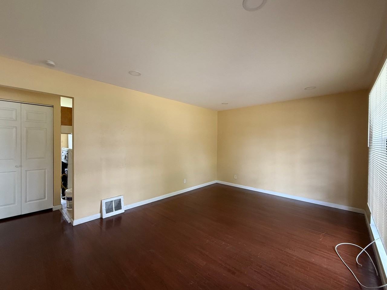 7727 Paddington Dr - Photo 5 of 19