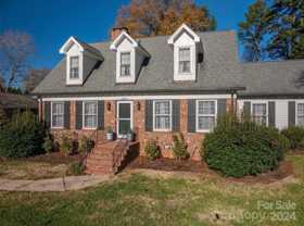 3030 Courtland Dr - Photo 1 of 1