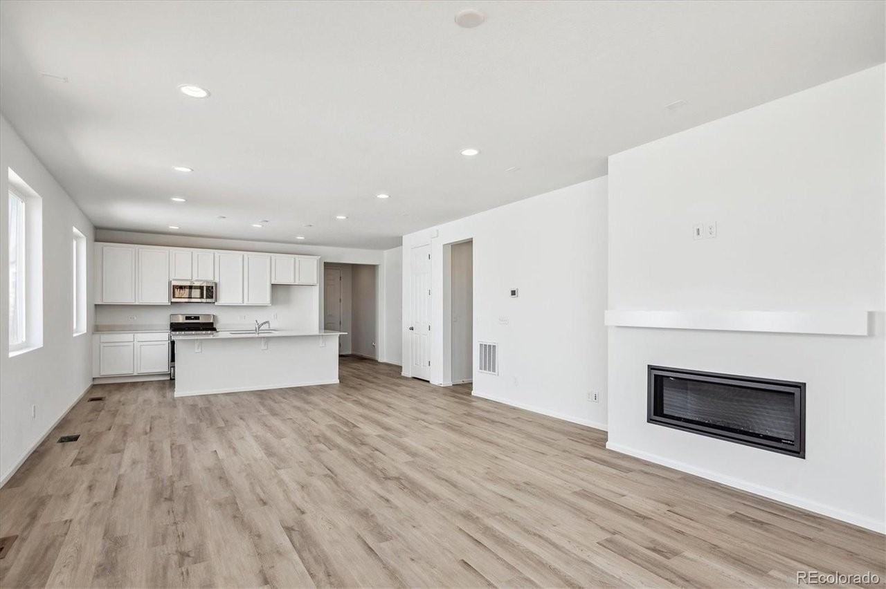 4192 Satinwood Dr - Photo 4 of 18