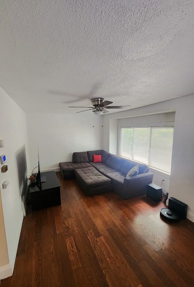 612 S 61st St - Photo 5 of 12
