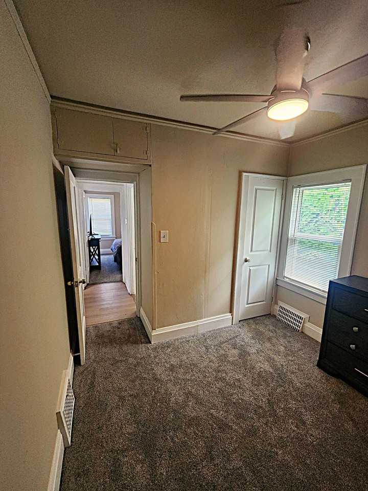612 S 61st St - Photo 7 of 12