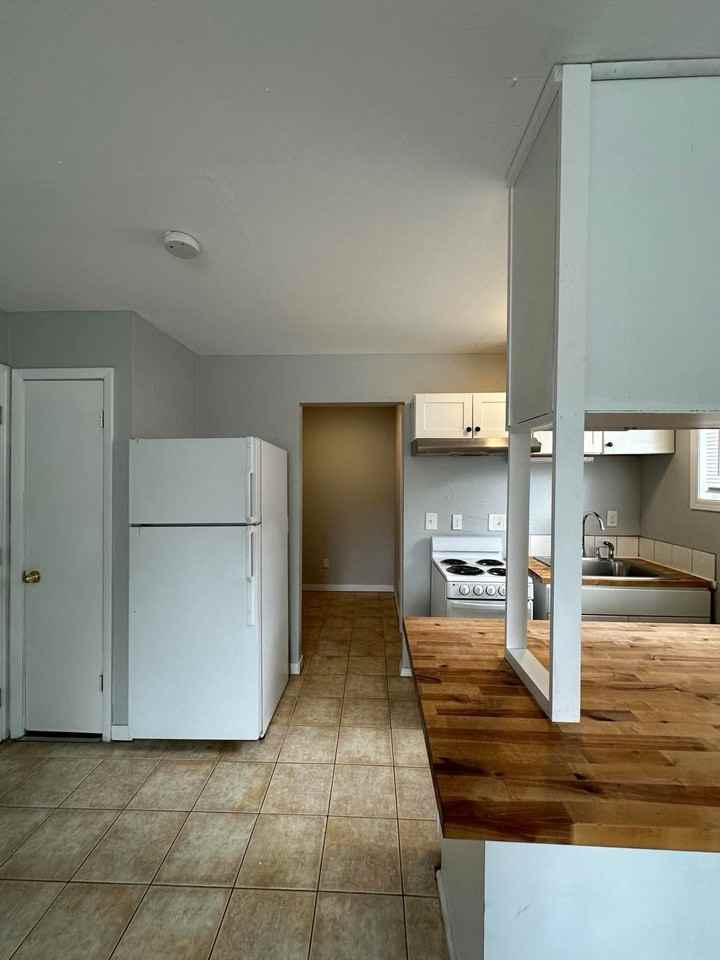 1212 E St #1 - Photo 3 of 10
