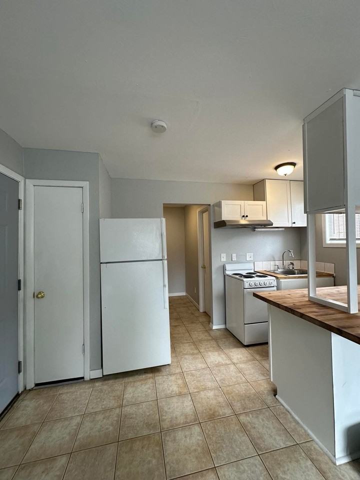 1212 E St #1 - Photo 6 of 10