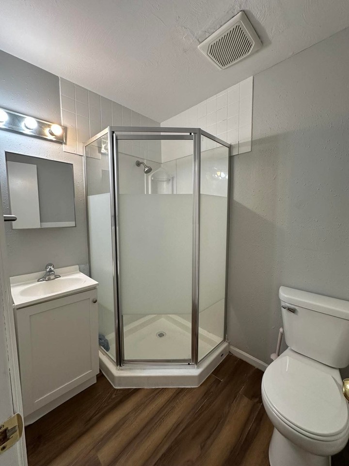 1212 E St #1 - Photo 7 of 10