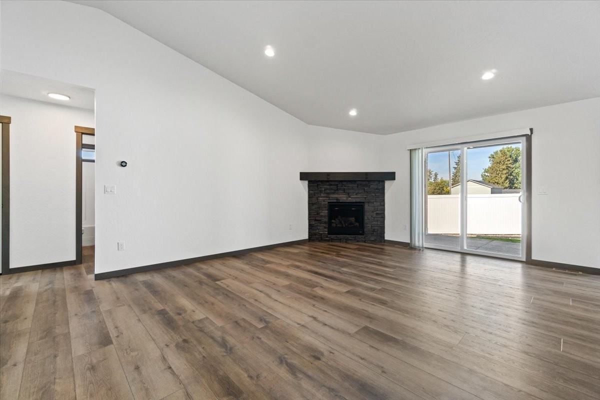 316 W Grange Ave - Photo 4 of 20