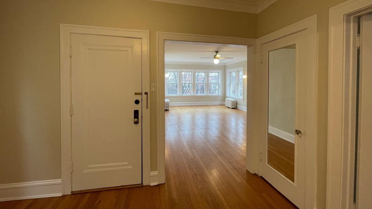 2734 W Winnemac Ave #2 - Photo 4 of 20