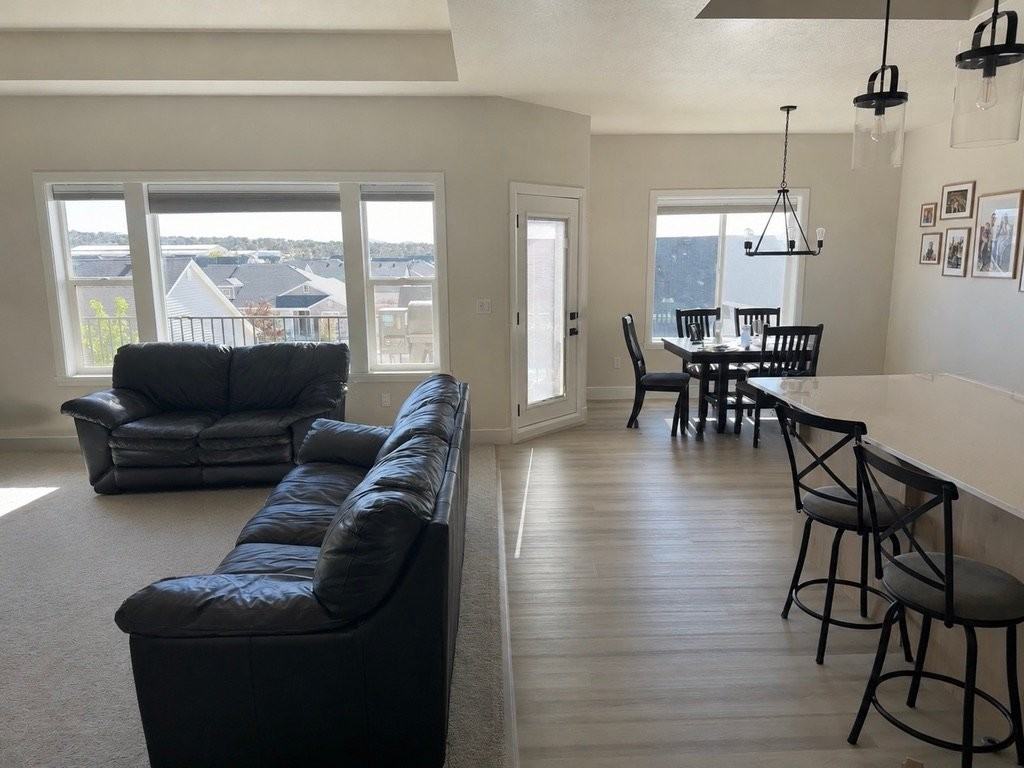 193 N Strathmore Ln - Photo 6 of 19